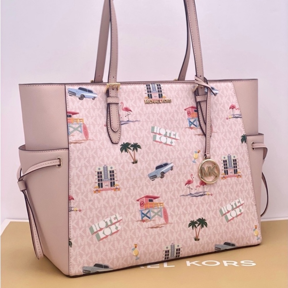 Michael Kors travel bag with zipper